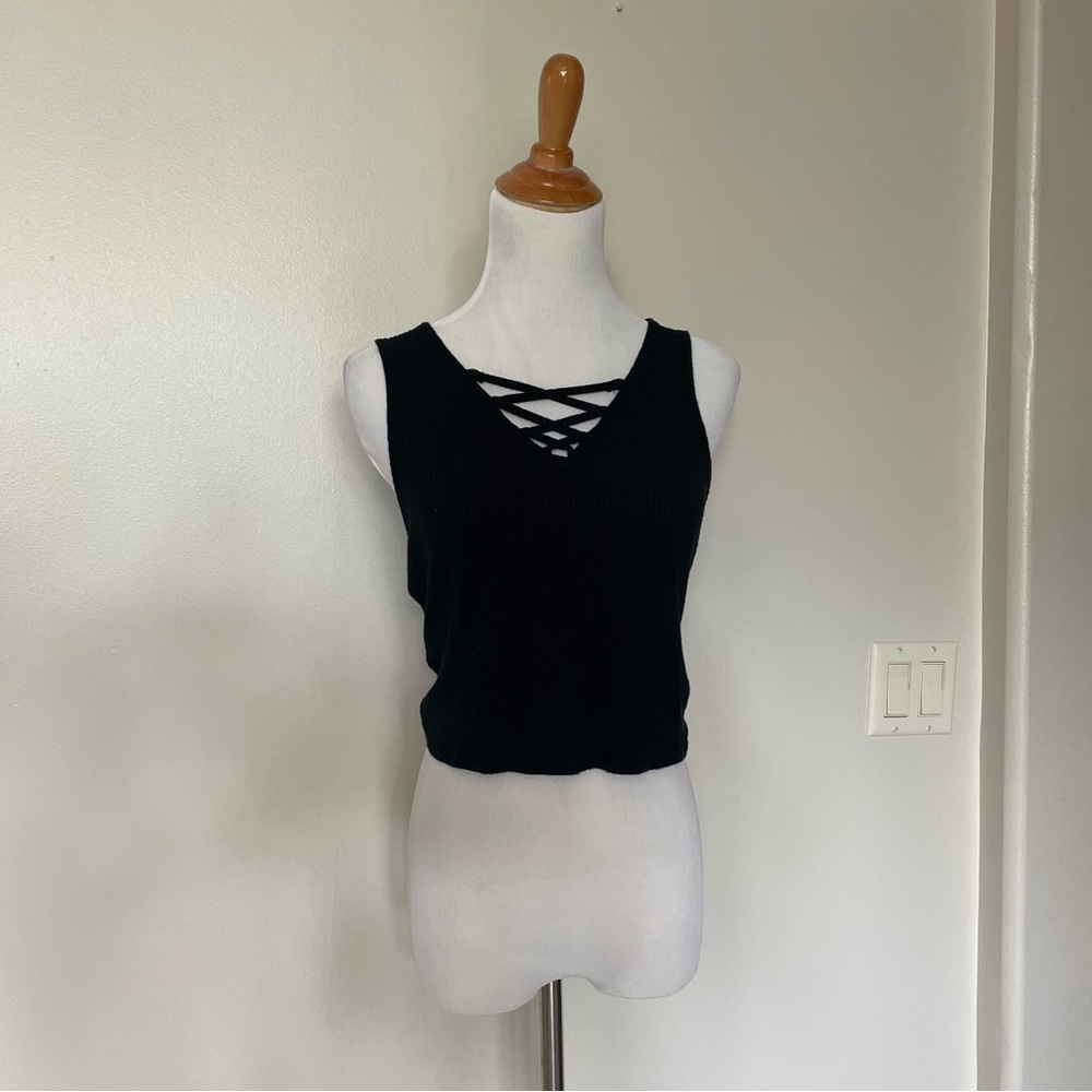 🖤Black Rayon Stretchy Tank Top W/ V-Neck And Zig Zag Crossing Across The Chest